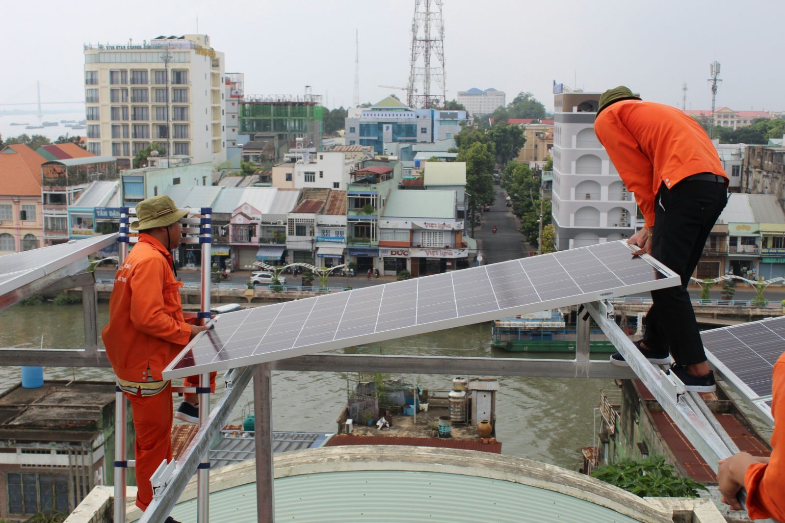 Lắp đặt hệ thống điện mặt trời Trà Vinh