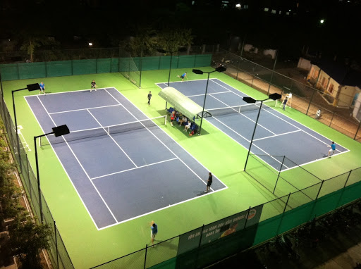Sân tennis thảm xanh